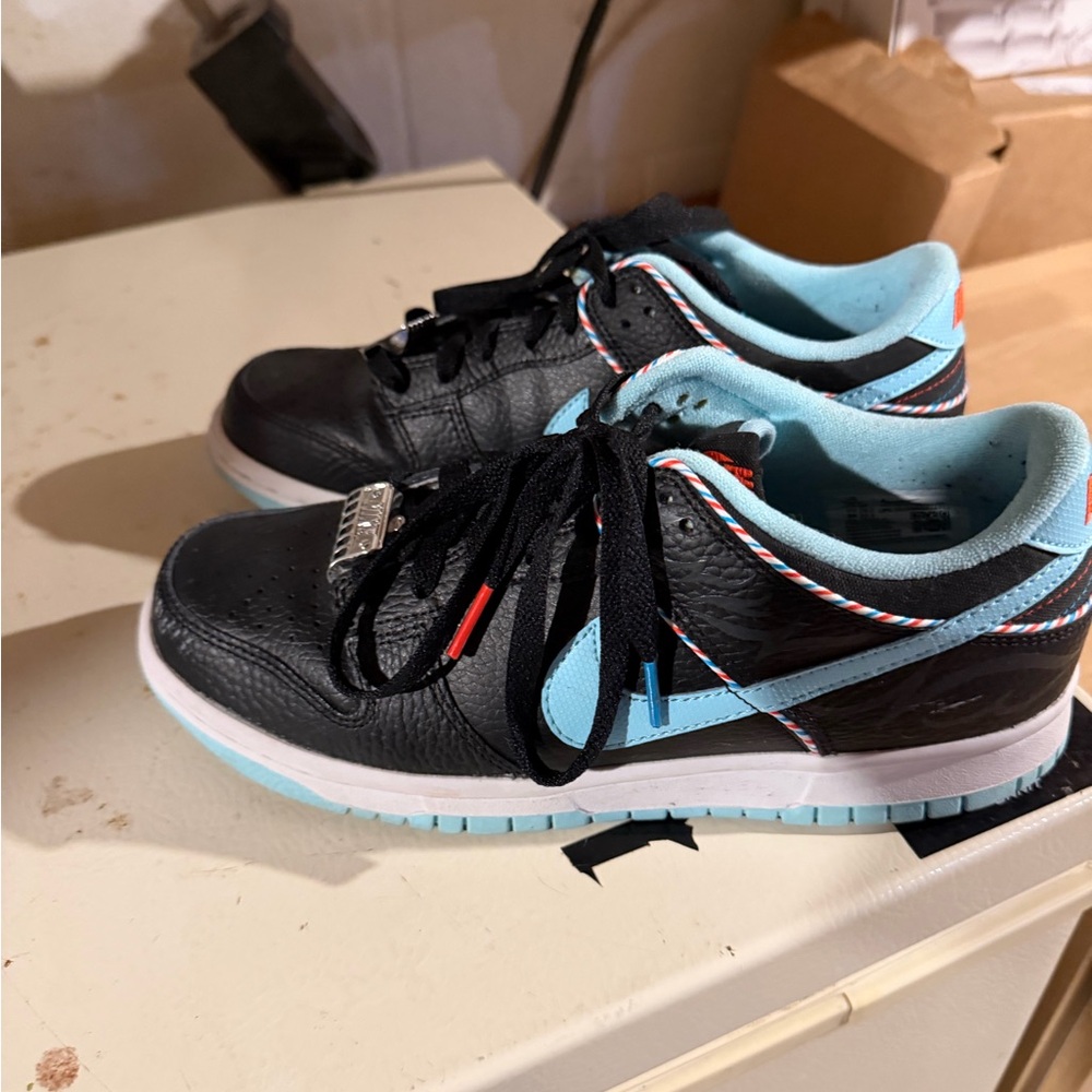 Nike Dunks - Picture 3 of 5